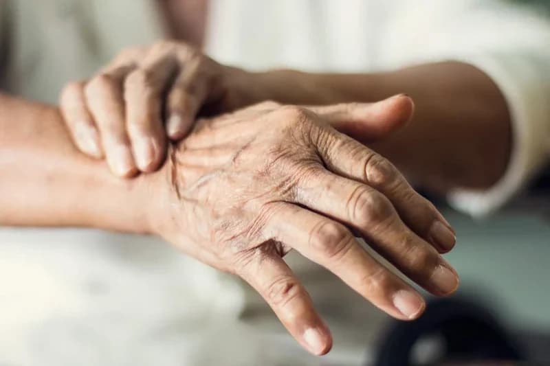 Bệnh Parkinson: Nguyên nhân, triệu chứng và cách xử trí