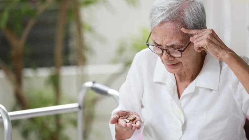 Bệnh Alzheimer: Nguyên nhân, triệu chứng và cách xử trí