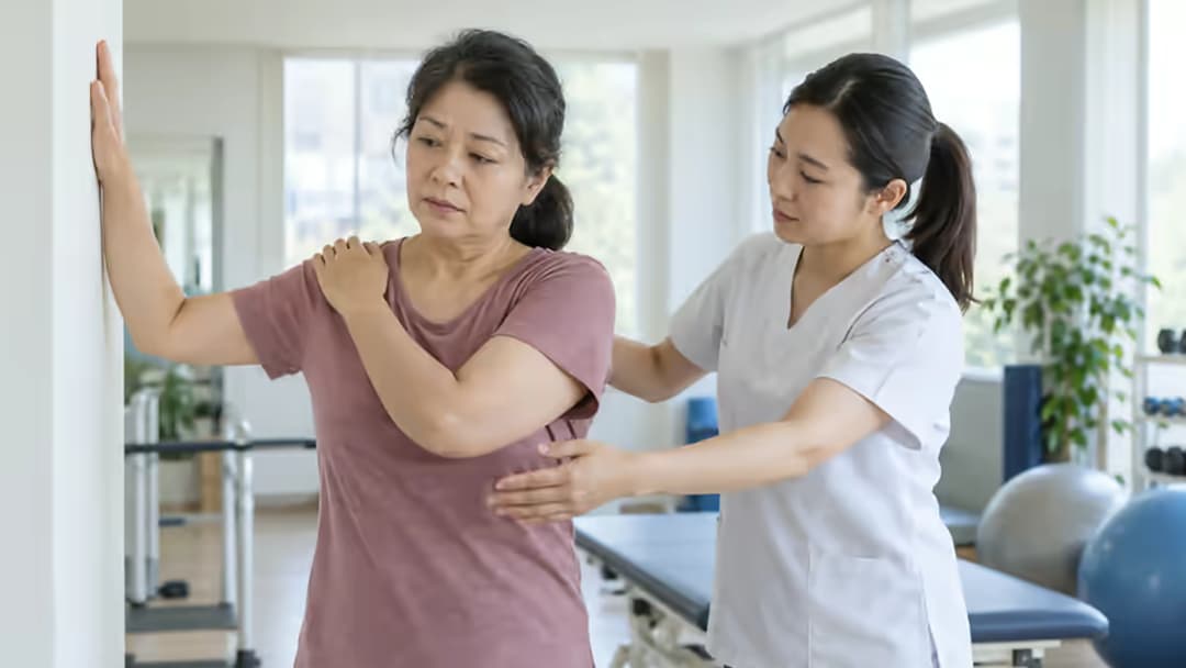 Viêm bao hoạt dịch khớp vai: Nguyên nhân, dấu hiệu và cách điều trị