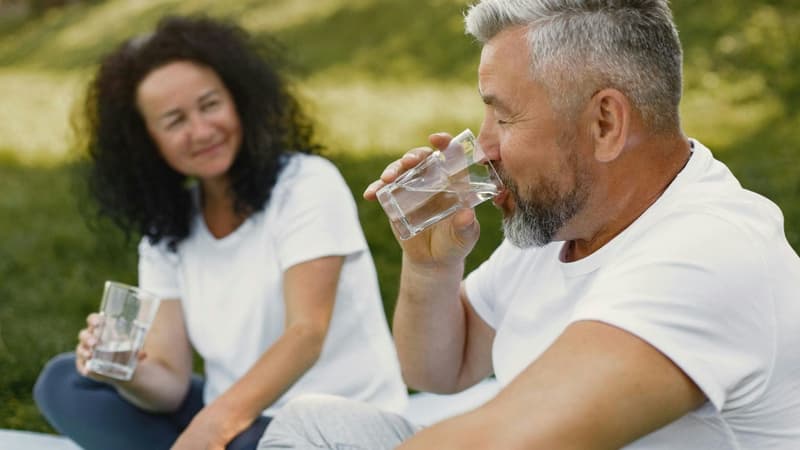 Khó ăn uống sau đột quỵ: Nguyên nhân và cách chăm sóc