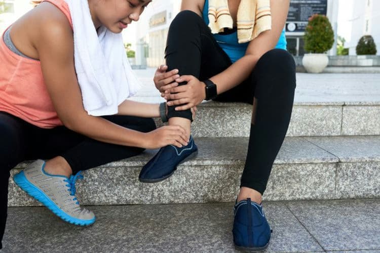 Rạn xương: Nguyên nhân, dấu hiệu, chẩn đoán và cách điều trị
