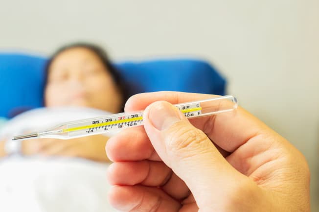 Nhiễm khuẩn sau sinh: Nguyên nhân, dấu hiệu và cách xử trí