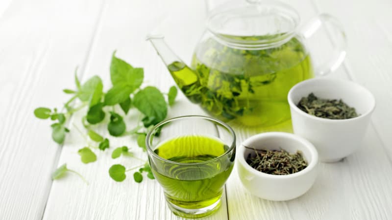 Trà xanh chứa bao nhiêu caffeine và uống bao nhiêu là hợp lý