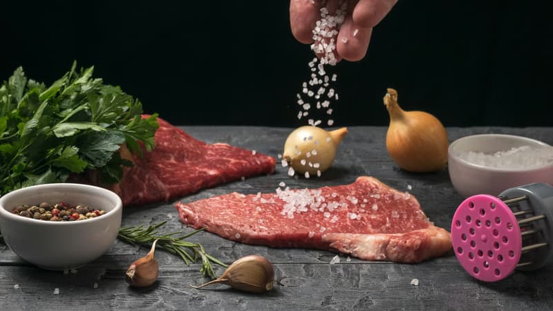 Cách giảm muối khi nấu ăn cho người cao tuổi giúp phòng ngừa đột quỵ