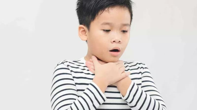 Sơ cứu hóc dị vật gây khó thở và các nguy cơ cần biết
