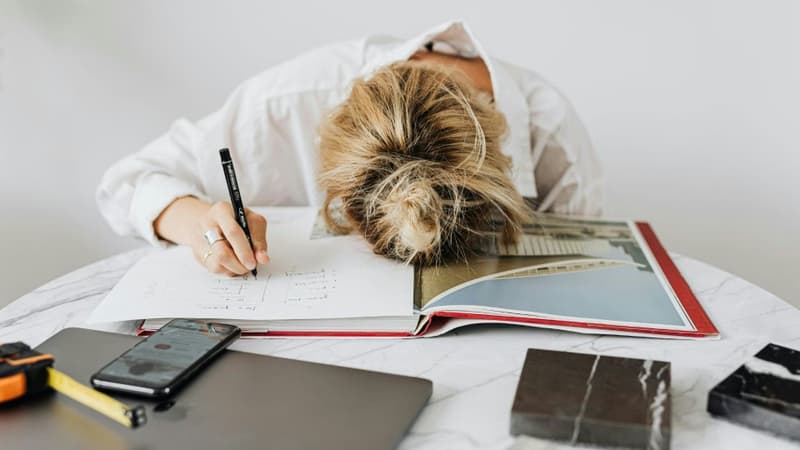 Hội chứng kiệt sức ở người chăm sóc người thân bệnh nặng và cách giải tỏa áp lực
