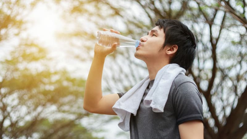 Cách phòng ngừa say nắng và sốc nhiệt khi làm việc ngoài trời nắng nóng