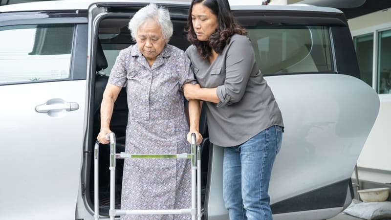 Mất ngôn ngữ sau đột quỵ và nguyên tắc giao tiếp hỗ trợ người bệnh