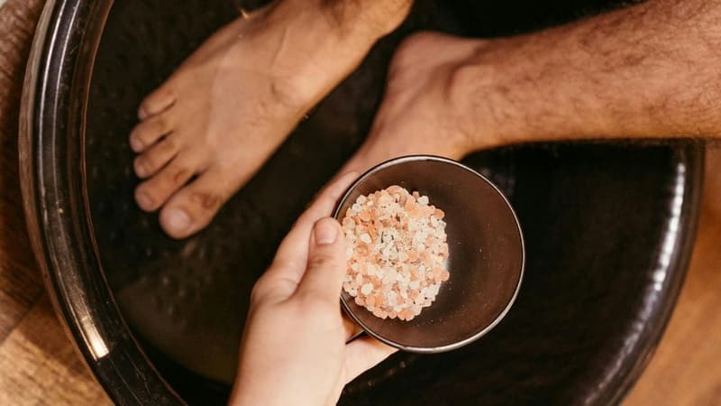 Tác dụng của muối hồng ngâm chân và cách sử dụng an toàn tại nhà