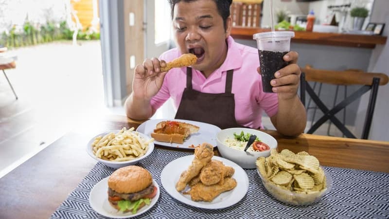 Vì sao người bị trầm cảm ăn nhiều và cách cải thiện