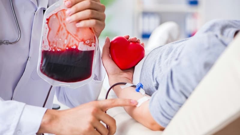 Nhóm máu nào được gọi là người cho phổ quát và những lưu ý khi truyền máu