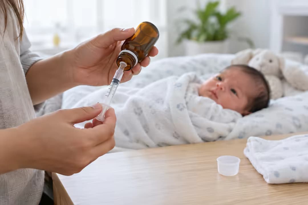 Cách pha thuốc hạ sốt cho trẻ sơ sinh và những lưu ý