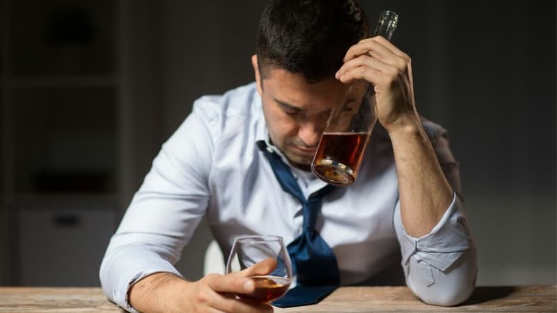 Phân biệt say rượu và ngộ độc rượu để sơ cứu kịp thời