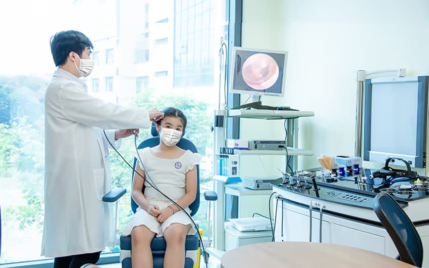 Nghe kém: Nguyên nhân, dấu hiệu và các phương pháp phục hồi thính lực
