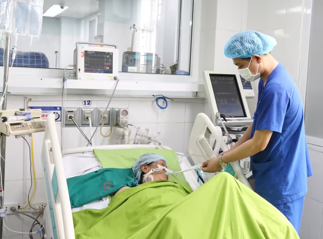Say nắng (sốc nhiệt): Dấu hiệu, nguyên nhân, xử trí và phòng ngừa