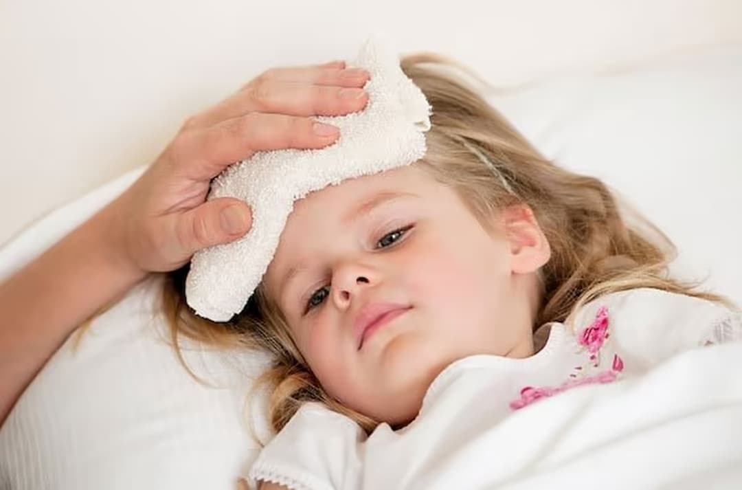 Sốt: Dấu hiệu, nguyên nhân và cách chăm sóc
