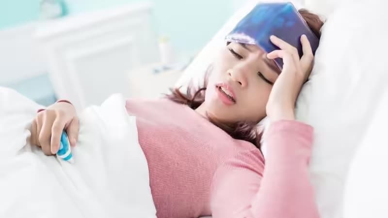 Sốt hồi quy: Nguyên nhân, triệu chứng và nguyên tắc điều trị