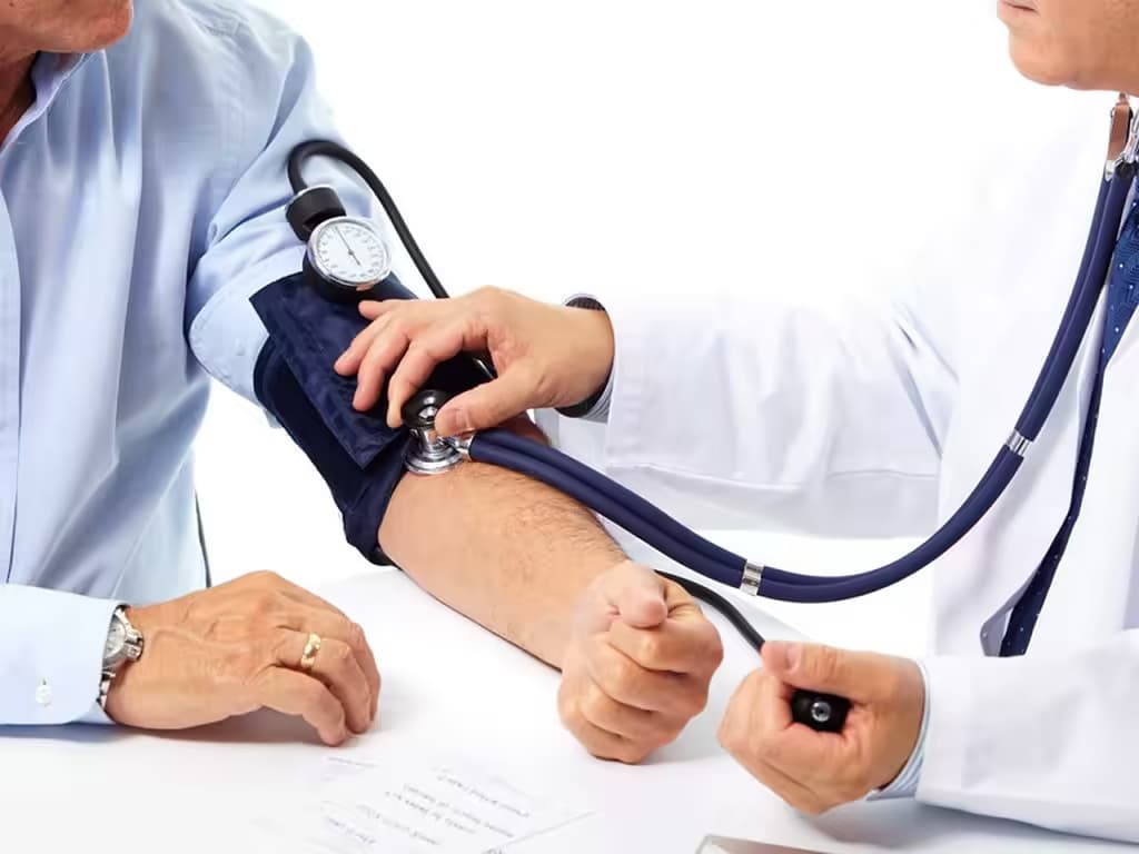 Tăng huyết áp: Nguyên nhân, triệu chứng, chẩn đoán và cách điều trị