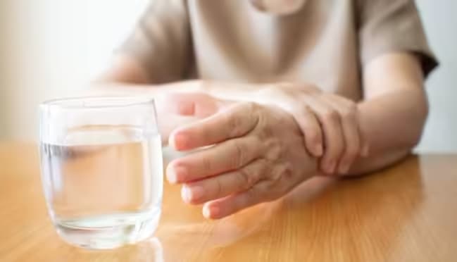 Bệnh teo đa hệ thống: Dấu hiệu, chẩn đoán và cách điều trị
