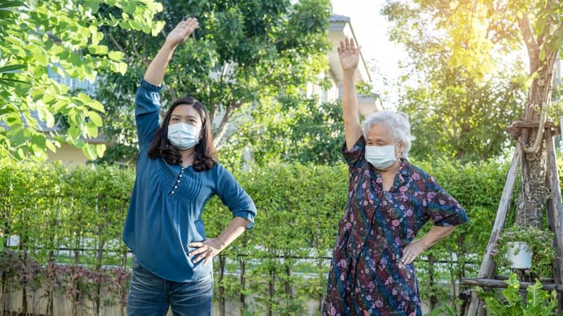 Hướng dẫn tập luyện an toàn cho người sau đột quỵ để phòng tránh té ngã