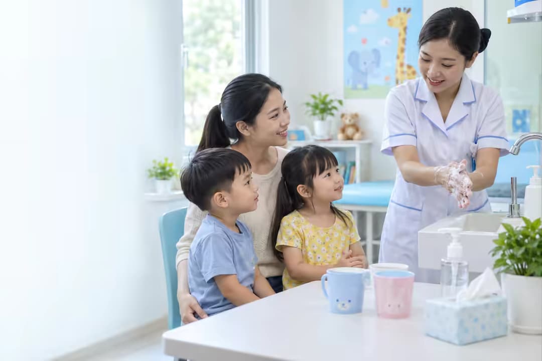 Bệnh tay chân miệng có lây không và lây qua đường nào?