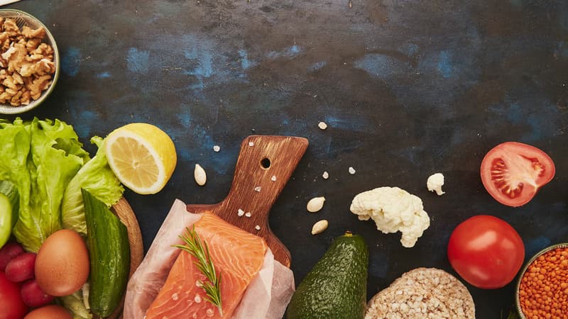 Vai trò của vitamin sau tuổi 50 và nguy cơ đột quỵ âm thầm