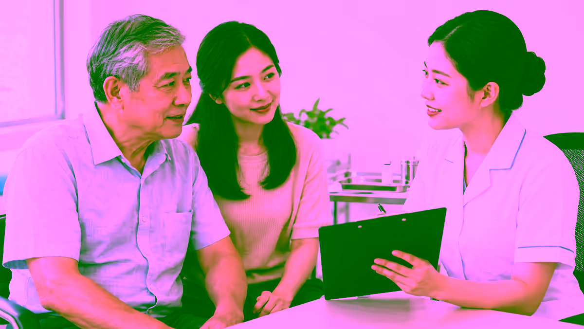 Người lớn tuổi được điều dưỡng tư vấn đối tượng nên tiêm vắc xin phế cầu