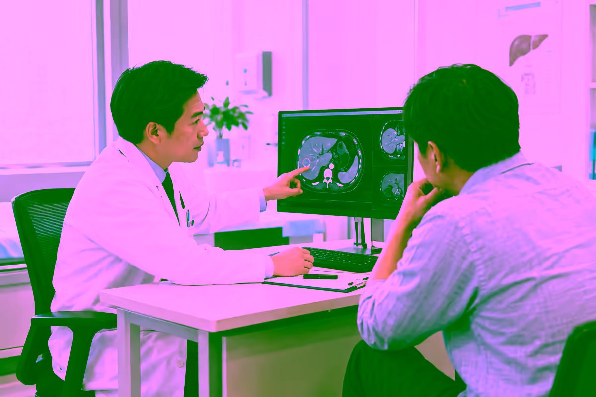 Bác sĩ gan mật giải thích phim CT có tổn thương khu trú trong gan cho bệnh nhân