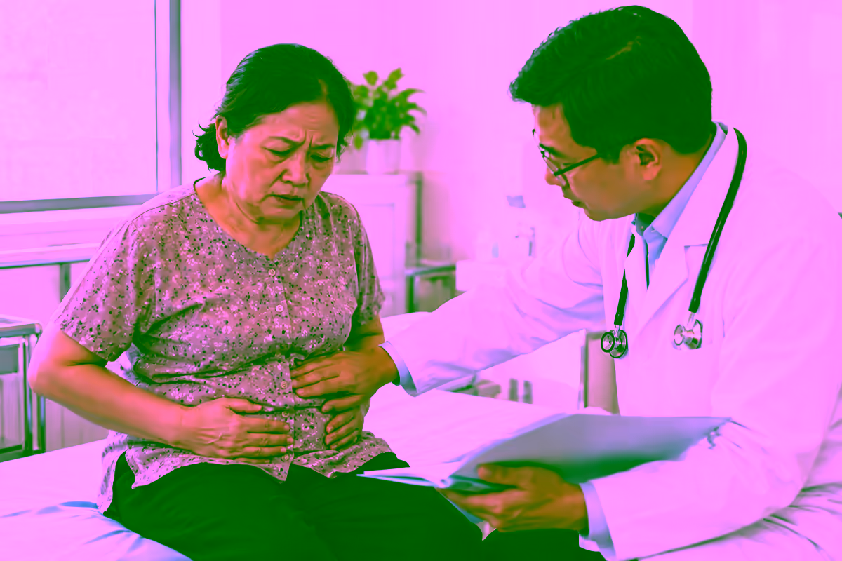 Thiếu máu cục bộ đường ruột gây đau bụng được bác sĩ thăm khám