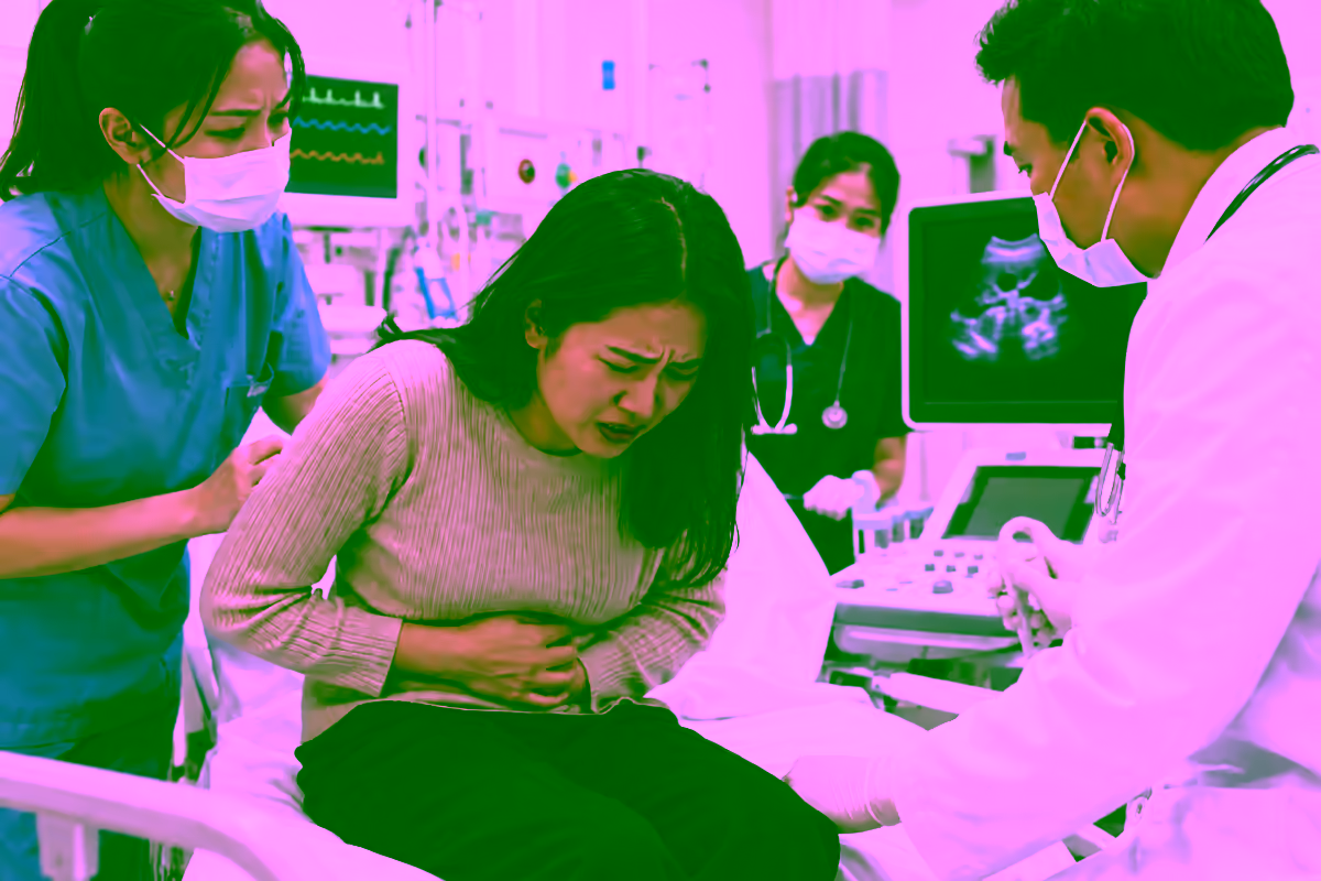 Thủng dạ dày gây đau bụng dữ dội trong tình huống cấp cứu