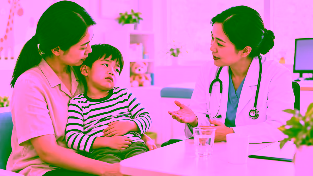Cha mẹ đưa trẻ mệt và đau bụng đi khám, bác sĩ hướng dẫn bù nước