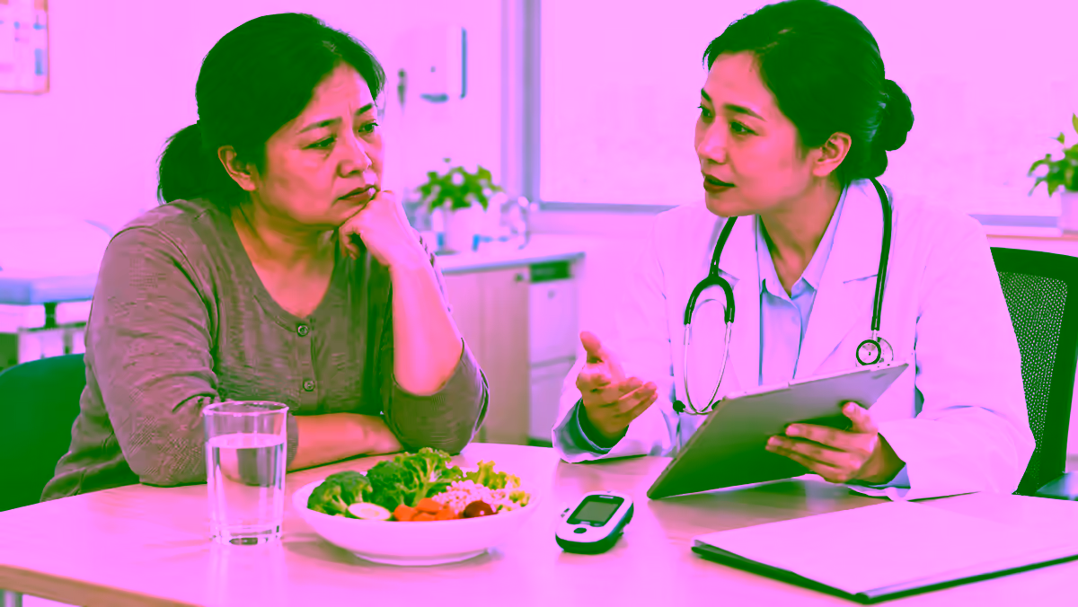 Người bệnh tiểu đường tuýp 2 được bác sĩ tư vấn chế độ ăn và kiểm soát đường huyết