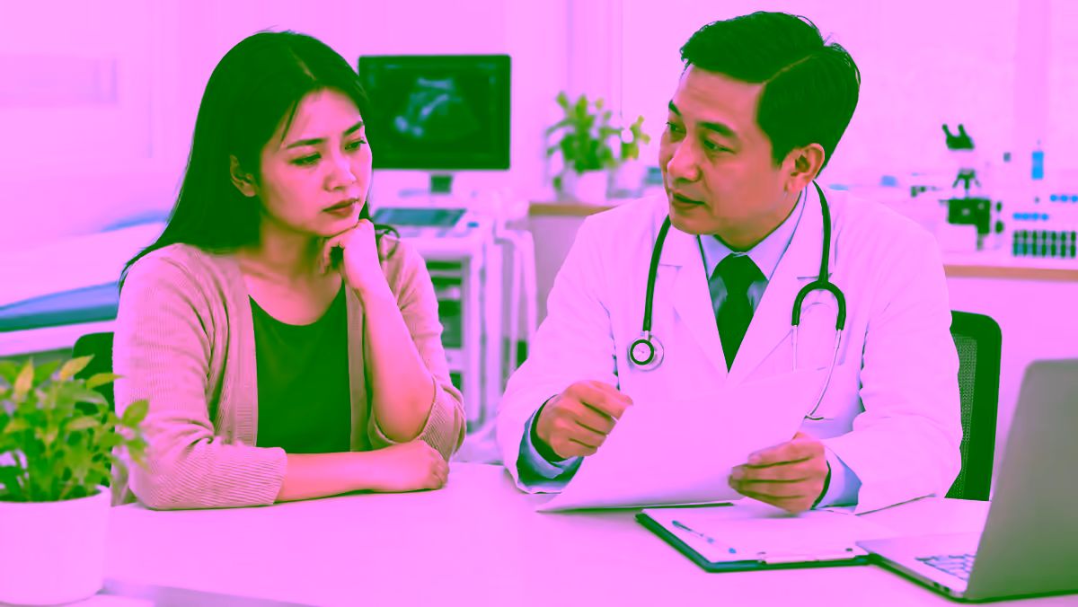 Người bệnh mệt mỏi được bác sĩ gan mật tư vấn viêm gan tự miễn