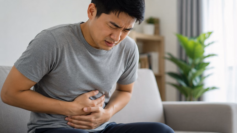Người bệnh trao đổi với bác sĩ để được chỉ định các xét nghiệm chẩn đoán sụt cân