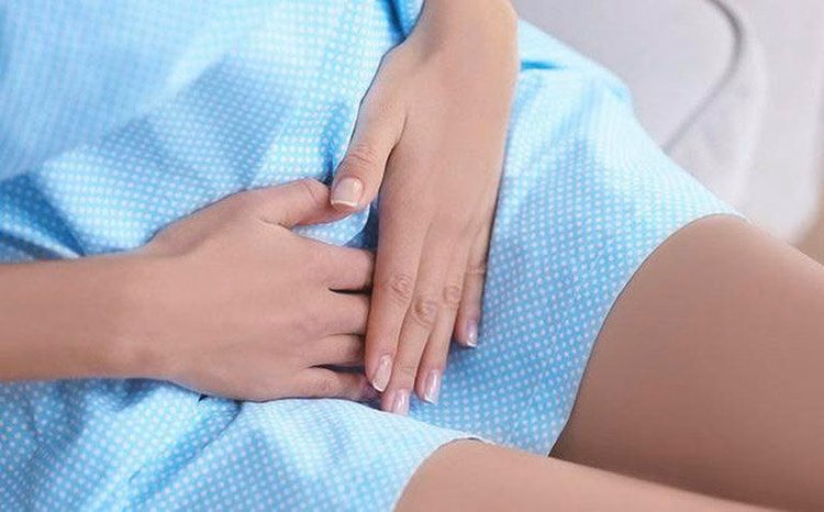 Sơ đồ cấu trúc giải phẫu ống dẫn trứng bị ứ dịch và tắc nghẽn ở phụ nữ