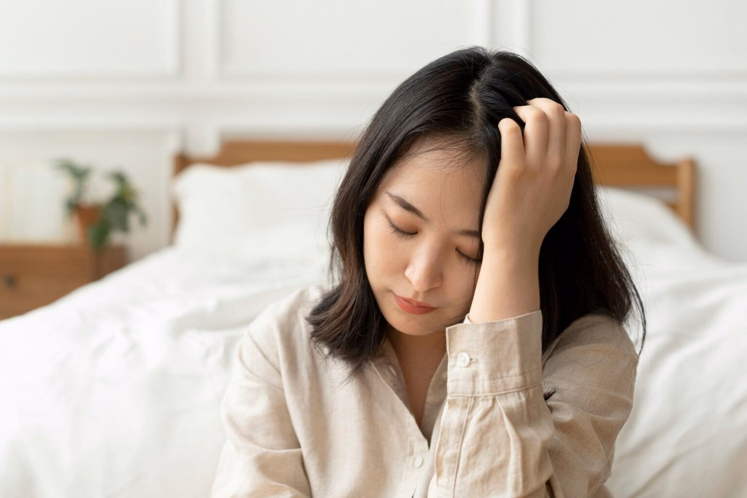 Hình ảnh minh họa người bệnh cảm thấy uể oải, mệt mỏi kéo dài cần được thăm khám và tư vấn y tế