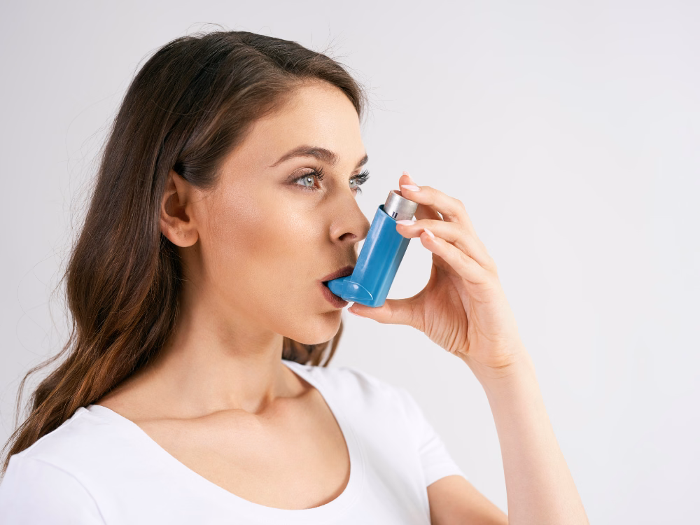 Minh họa cấu trúc đường thở bị viêm và co thắt trong bệnh hen suyễn