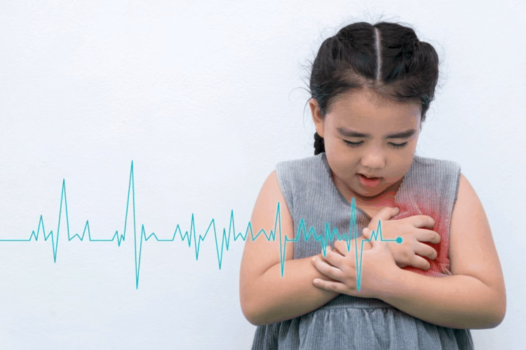 Khớp gối sưng đỏ và tổn thương ban đỏ dạng vòng trên da của người bệnh sốt thấp khớp