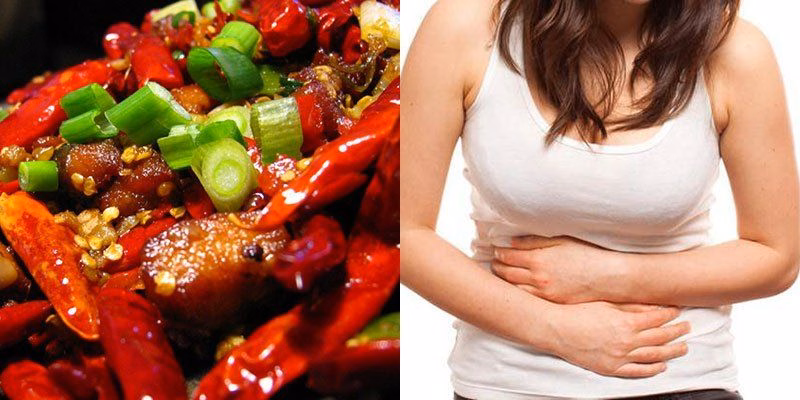 Bác sĩ chuyên khoa tiêu hóa thực hiện thăm khám và tư vấn điều trị cho người bệnh
