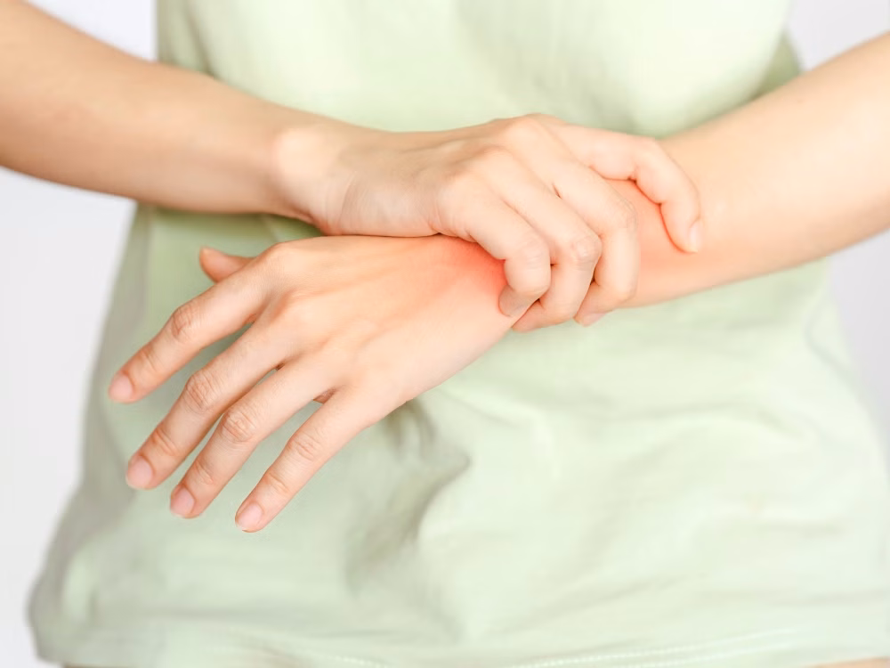 Tình trạng đau viêm khớp hoặc phát ban da có thể liên quan đến bệnh tự miễn và bệnh Celiac
