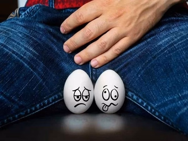Minh họa xoắn tinh hoàn gây đau bụng dưới ở nam giới