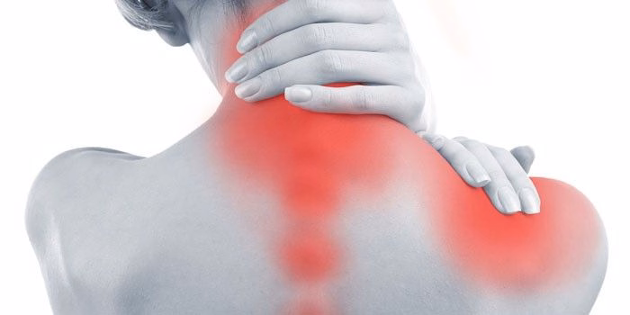 Hình ảnh chụp cộng hưởng từ MRI cột sống cổ bộc lộ nang rỗng tủy sống và dị tật Chiari