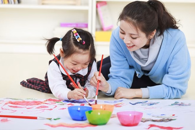 Hình minh họa các hoạt động can thiệp hành vi và trị liệu giao tiếp hỗ trợ trẻ em mắc rối loạn phổ tự kỷ
