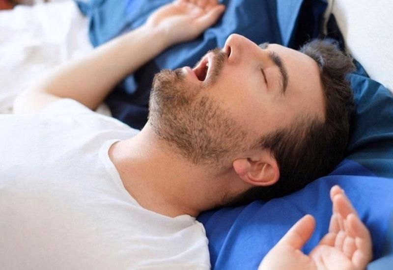 Bệnh nhân thăm khám giấc ngủ và được tư vấn sử dụng thiết bị thở áp lực dương liên tục CPAP
