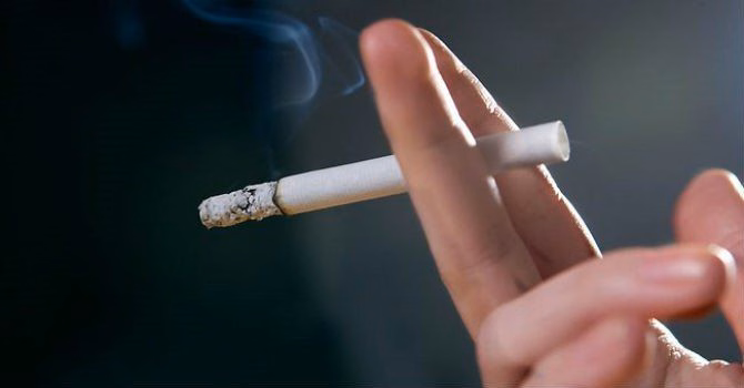 Bệnh nhân biểu hiện triệu chứng đau bụng dữ dội và đau thắt lưng do phình động mạch chủ bụng