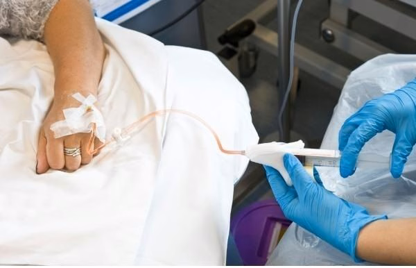 Mô phỏng cơ chế tác động của liệu pháp miễn dịch kháng thể đơn dòng tiêu diệt tế bào ung thư hạch