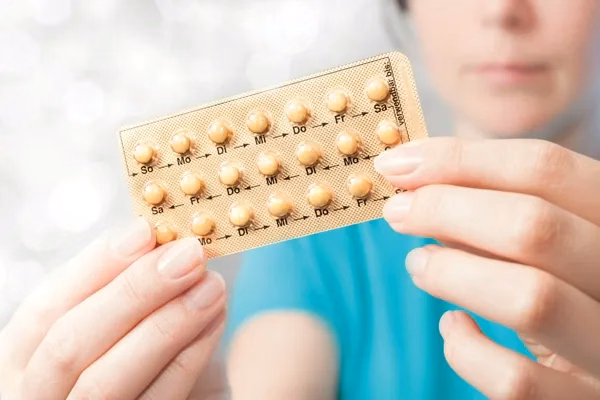 Mô hình cấu trúc giải phẫu tử cung minh họa các tổn thương thực thể như u xơ và polyp nội mạc