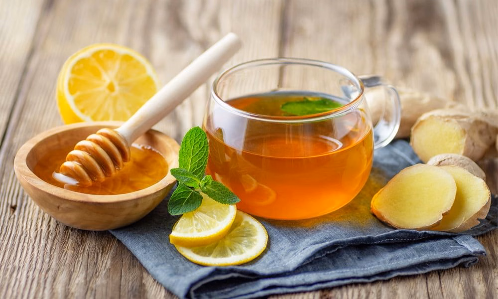 Trà gừng mật ong giúp làm dịu cơn đau bụng nhẹ