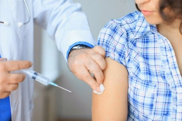 Bác sĩ chuyên khoa tiêu hóa gan mật tư vấn xét nghiệm huyết thanh và phương pháp theo dõi viêm gan D