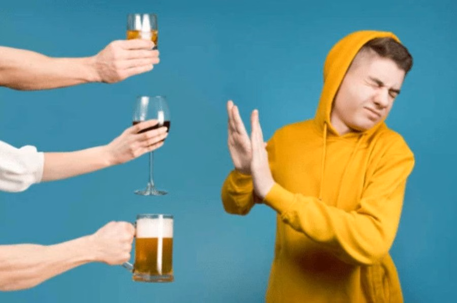 Kỹ thuật viên thực hiện siêu âm ổ bụng để khảo sát cấu trúc nhu mô gan và tầm soát biến chứng tăng áp tĩnh mạch cửa